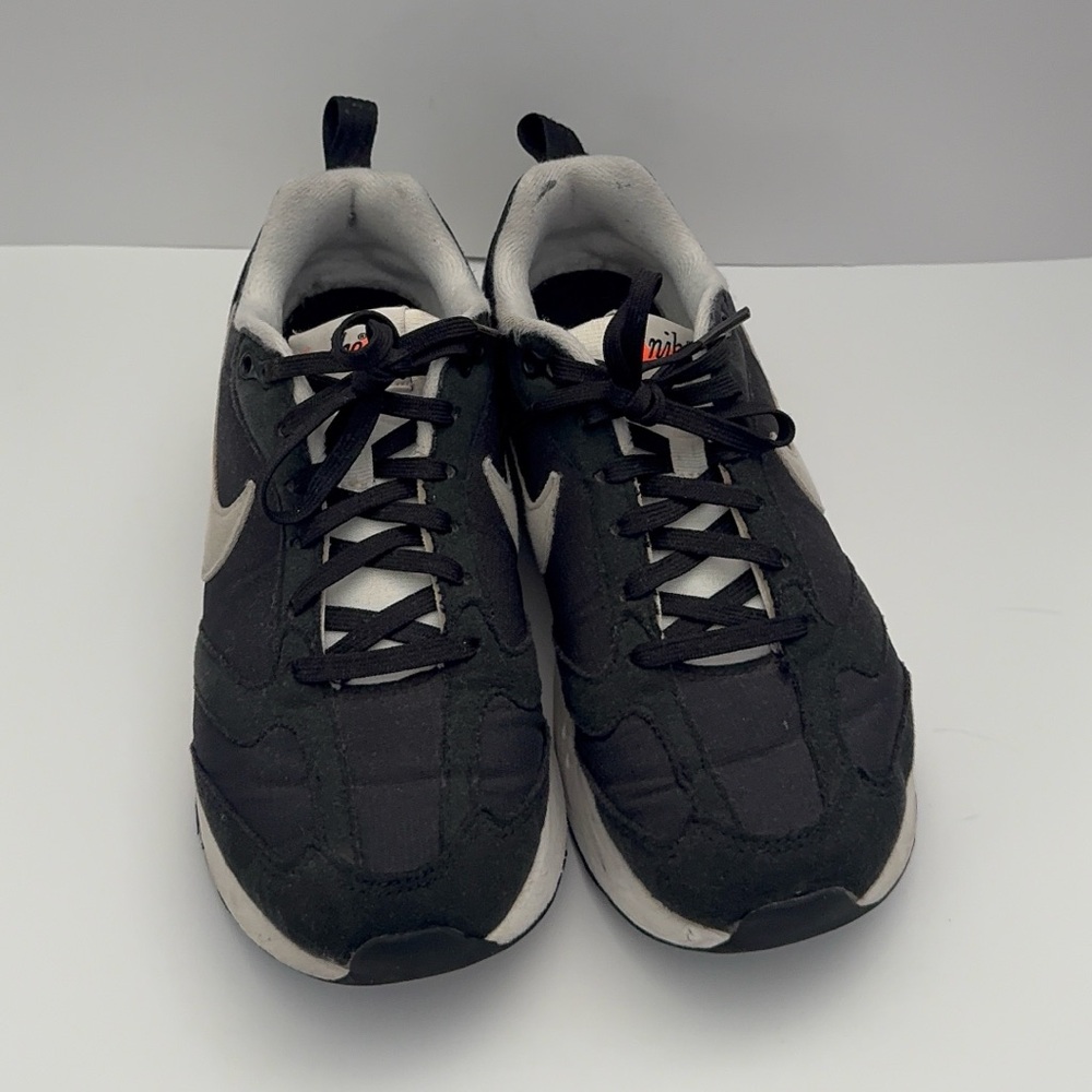 Nike big kids sneakers size 4